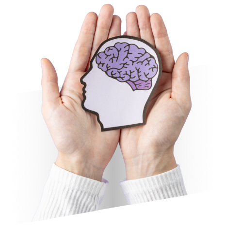 mao segurando imagem de uma cabeca com forma no fundo